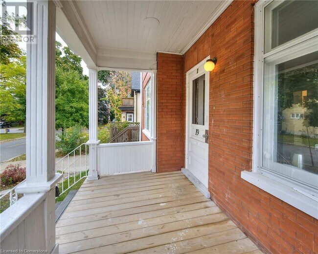 Building Photo - 19 Clarence Pl
