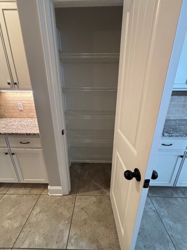 Foto del edificio - 3153 Fossil Hill Dr