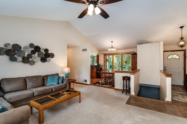 Foto del edificio - 5221 Co Hwy CC