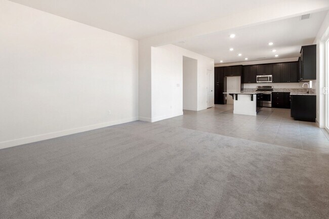 Foto del edificio - Newly constructed home in Golden Valley, 4...