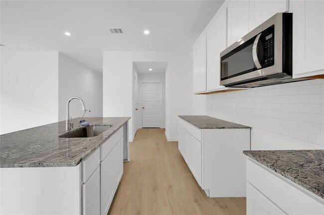 Building Photo - 8304 Tropea Dr