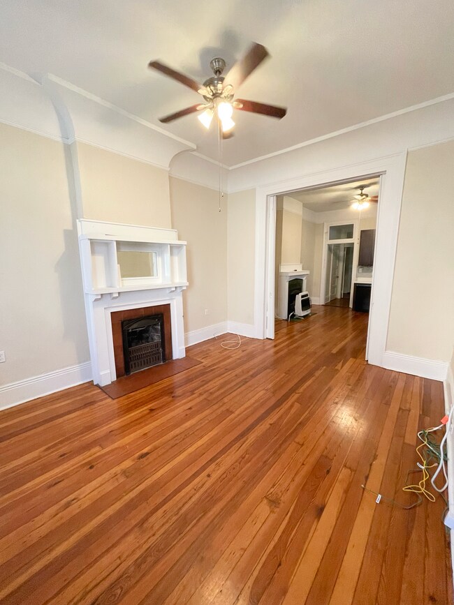 Viviendo - 2420 Jena St
