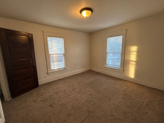 Building Photo - col123