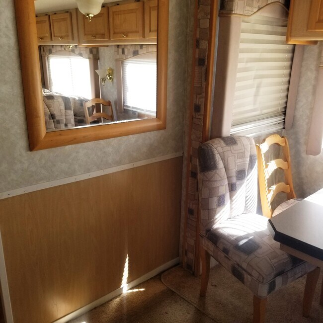 Foto del edificio - 218 W Carson St