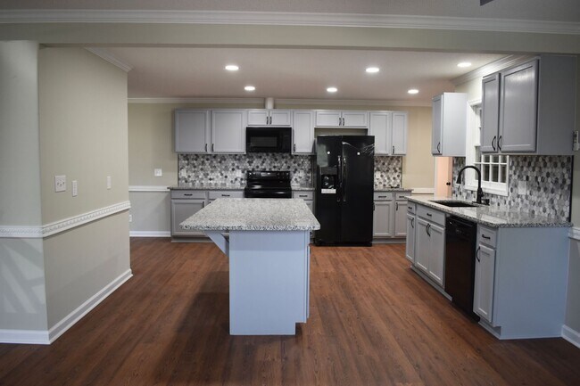 Foto del edificio - Newly renovated home located in Dunn!