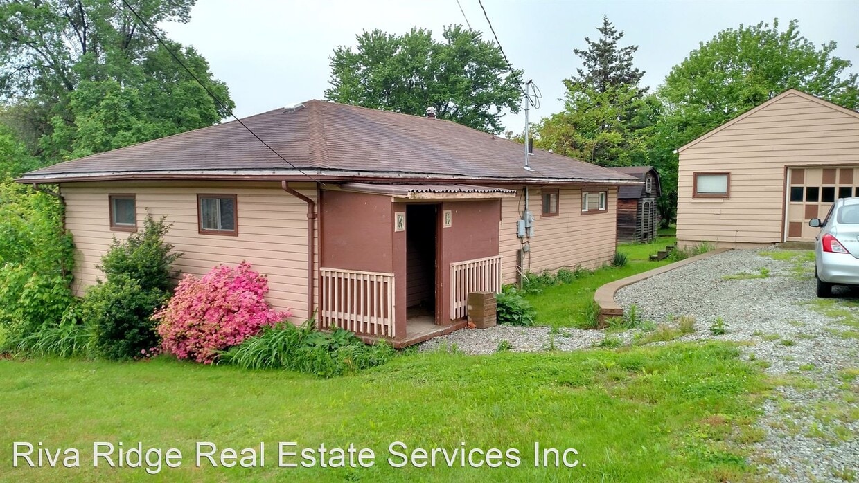 2 br, 1 bath House 1307 Walnut Street House Rental in Jefferson