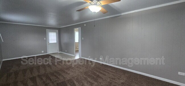 Building Photo - 522 Sara Dr