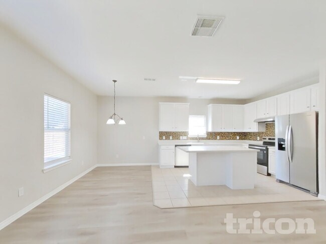 Building Photo - 21214 Peachvine Ln