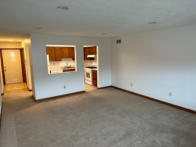 Living Room/Dinning - 64 Bridge St