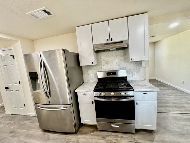 Kitchen - 6119 Ridgeway Dr