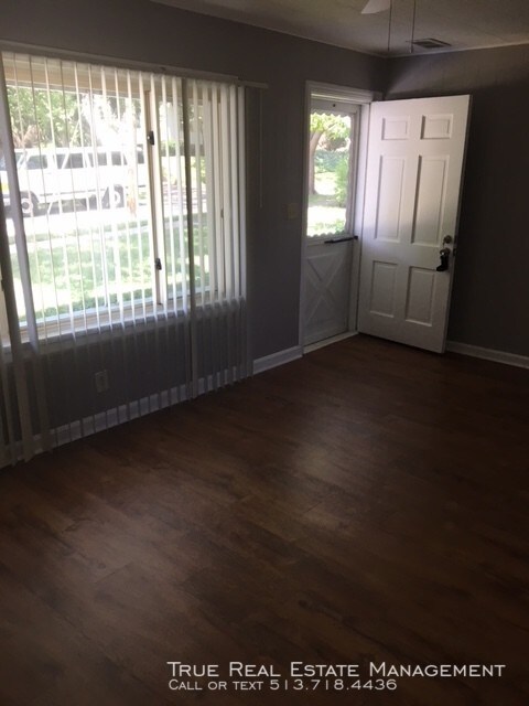 Foto del edificio - Now Available! 5330 Tanner Ave