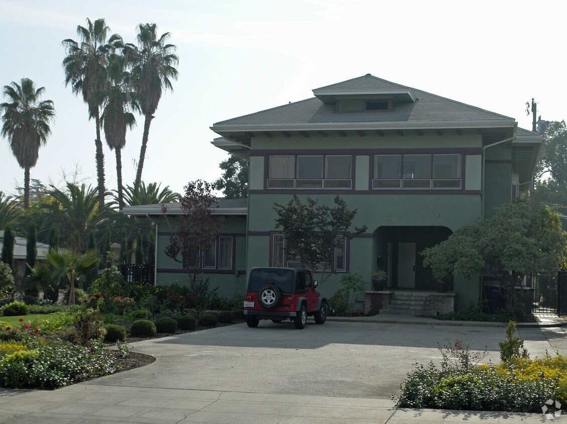 Building Photo - 756 Pine Ave