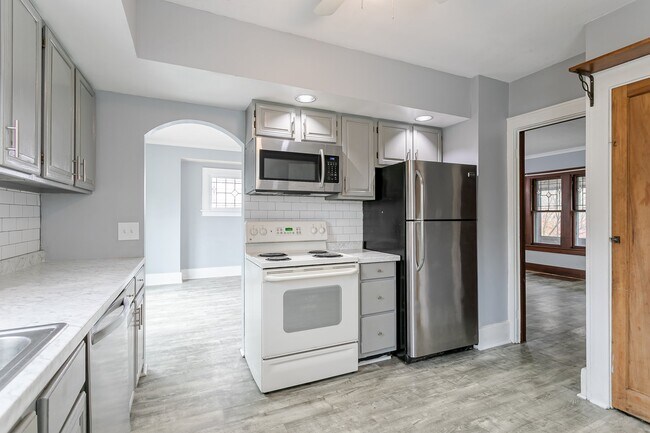 Building Photo - 347 Laurelton Rd
