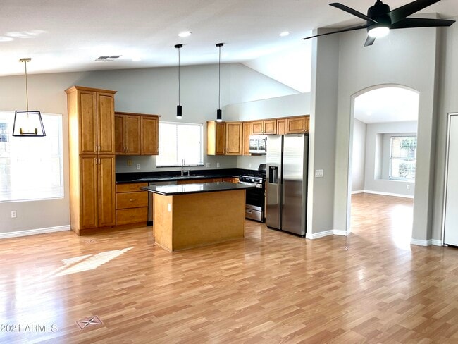 Foto del edificio - 4532 E St John Rd