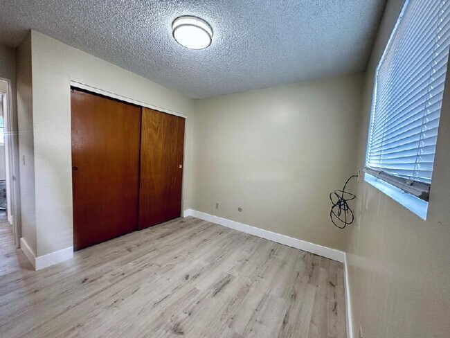 Foto del edificio - Knowles 4-Plex