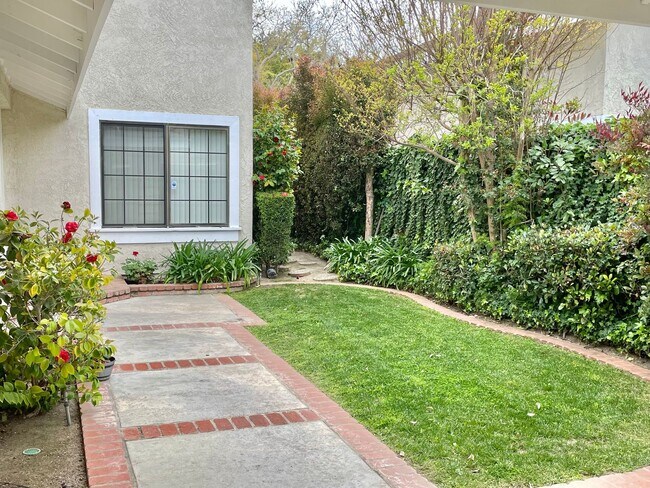 Foto del edificio - Beautiful 2 story 3 bedroom 3 bathroom hom...