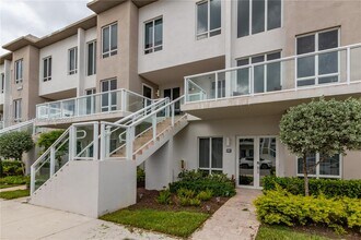 Building Photo - 10245 NW 63rd Terrace