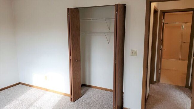 Foto del edificio - $910 | 2 Bedroom, 1 Bathroom 3rd Floor Con...