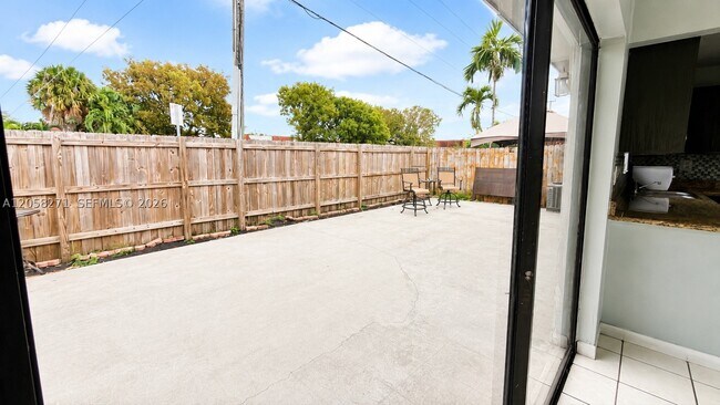 Foto del edificio - 10900 NW 7th St