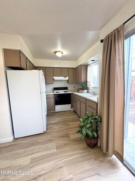 Foto del edificio - 827 Belli Dr