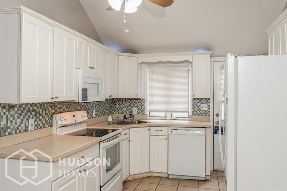 Foto del edificio - 1744 Whitcomb Rd