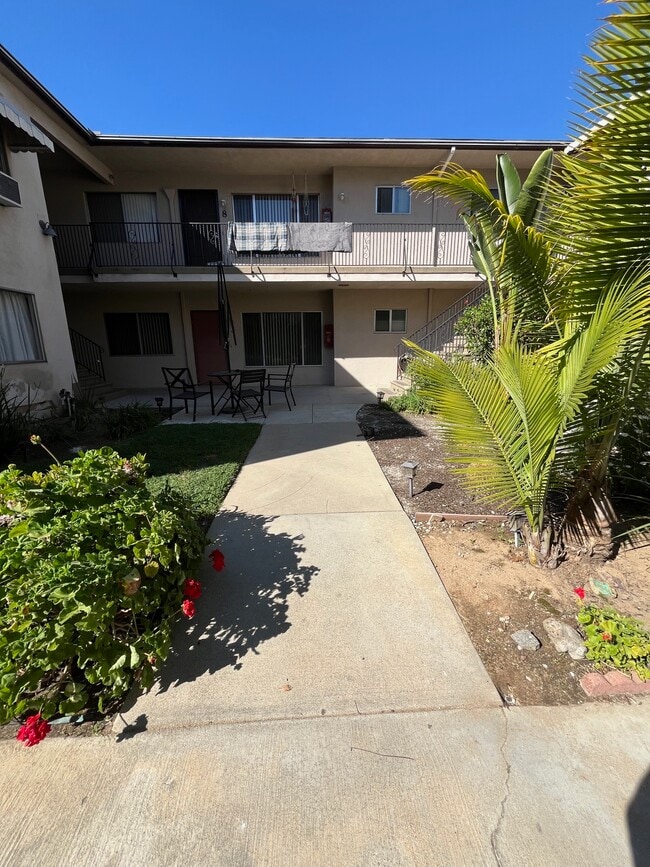 Building Photo - 210 S Catalina Ave