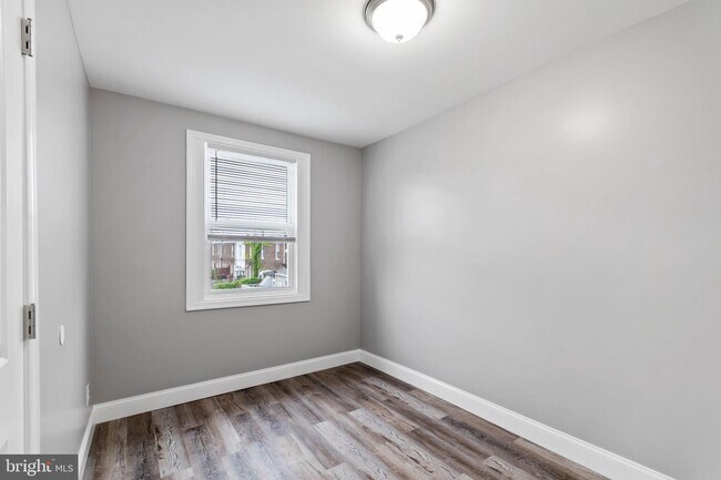 Building Photo - 6709 N 21st St
