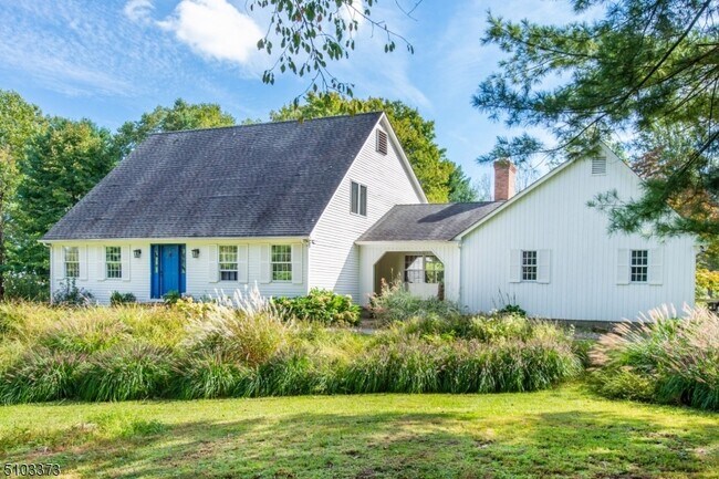 Building Photo - 5 Fieldstone Dr