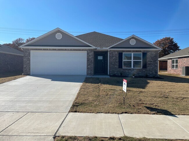 Foto del edificio - *New Year, New Home Special* Three Bedroom...