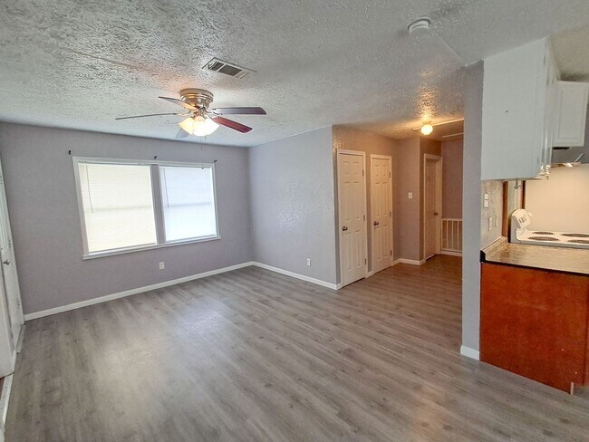 Foto del edificio - 12843-12849 Hamshire Rd
