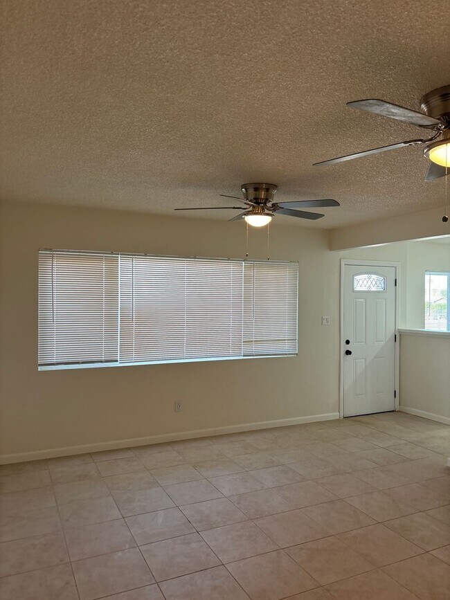 Building Photo - 72265 Sun Valley Dr