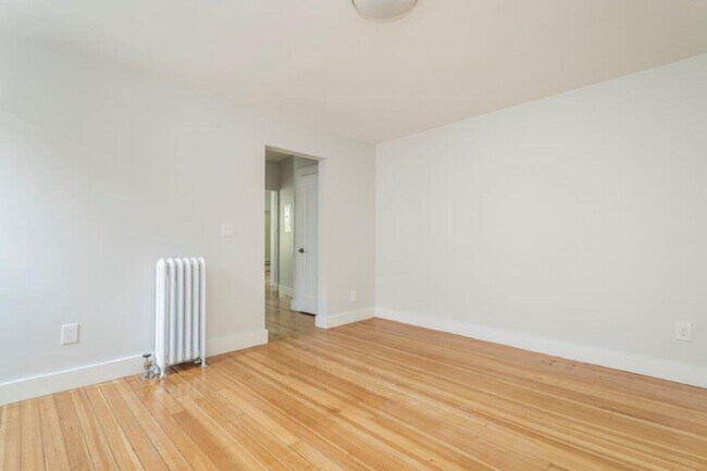 Foto del edificio - Avl 8/15 Sunny, updated 2BR near Cleveland...