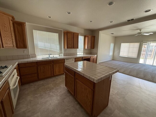 Photo - 3588 Silverwood Rd - West Sacramento 95691 House