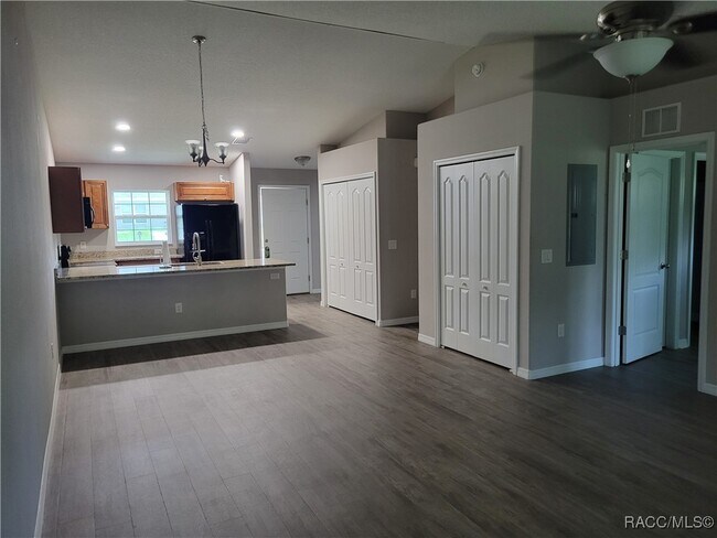 Building Photo - 9354 N Mendoza Way