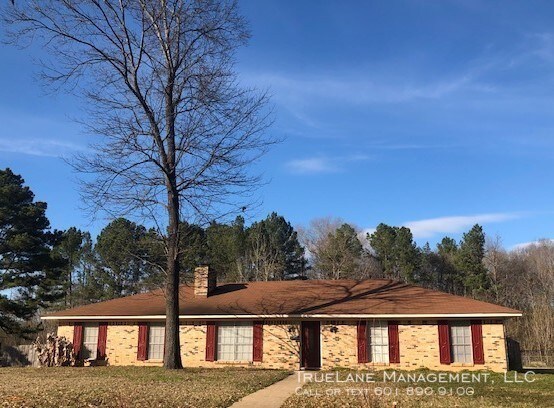 Primary Photo - 4690 Village Dr