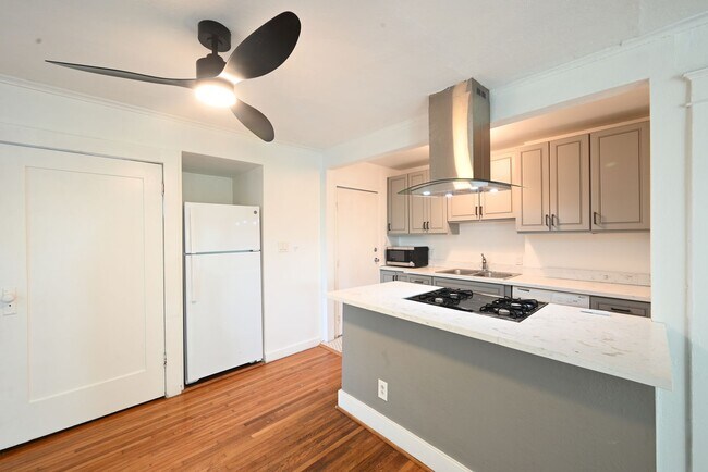 Building Photo - 216 S Vendome St