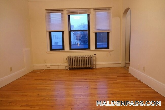 Building Photo - 349 Pleasant St