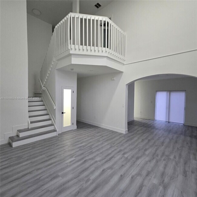 Building Photo - 4276 NE 26th Ct