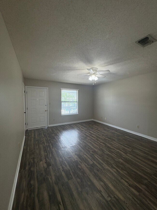 Foto del edificio - 520 Landview Dr