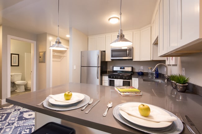 Building Photo - Solis Garden - 4361