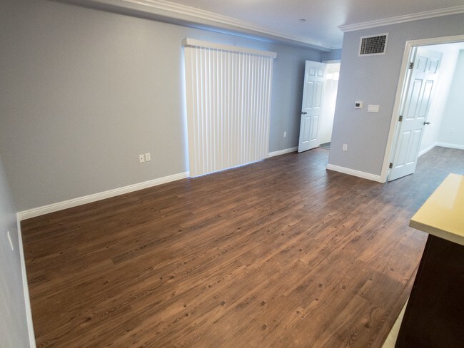 Living room - 936 N Beaudry Ave