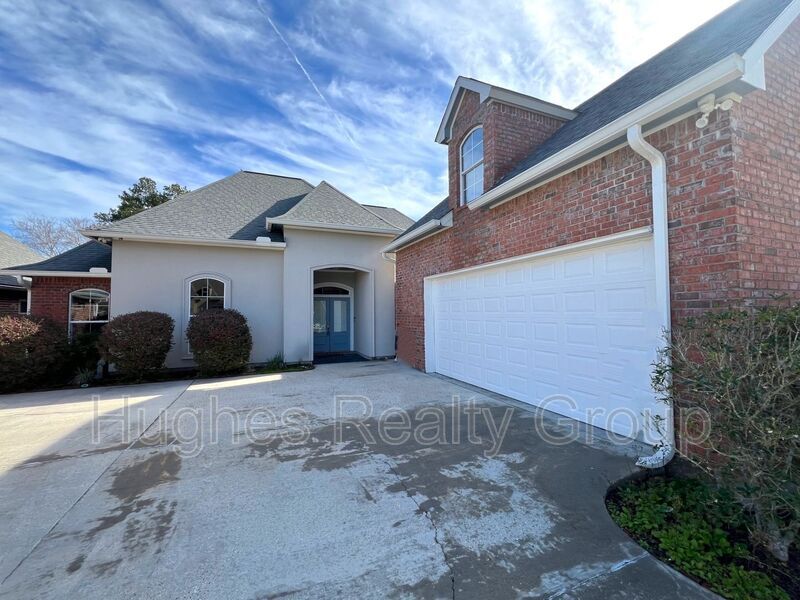 Primary Photo - 27766 Lakeshore Dr