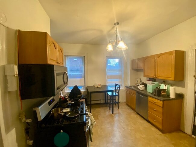 Building Photo - 111 H St