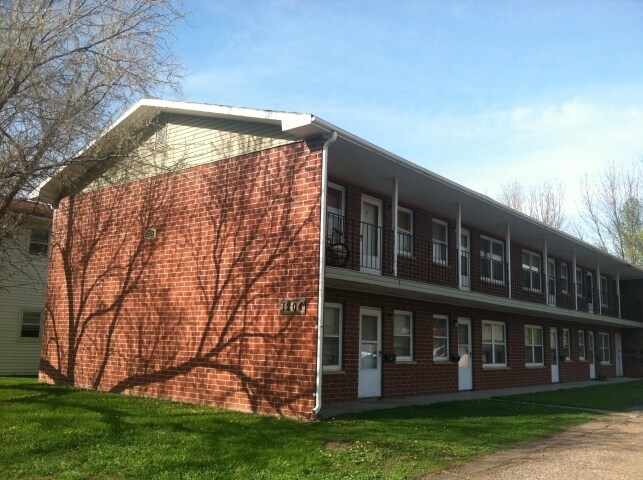 Primary Photo - Mayfair Apartments