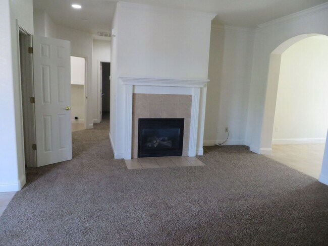 Foto del edificio - 280 Gold Creek Dr