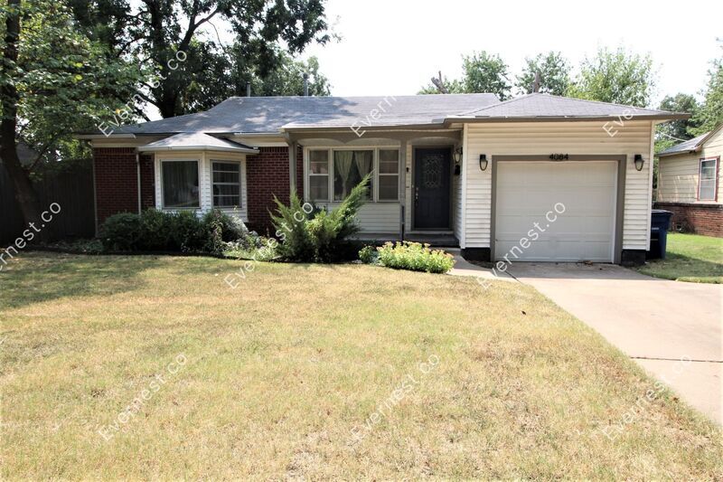 Foto principal - 4084 E 26th St