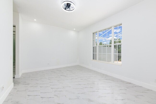 Foto del edificio - 249 NW Bentley Cir