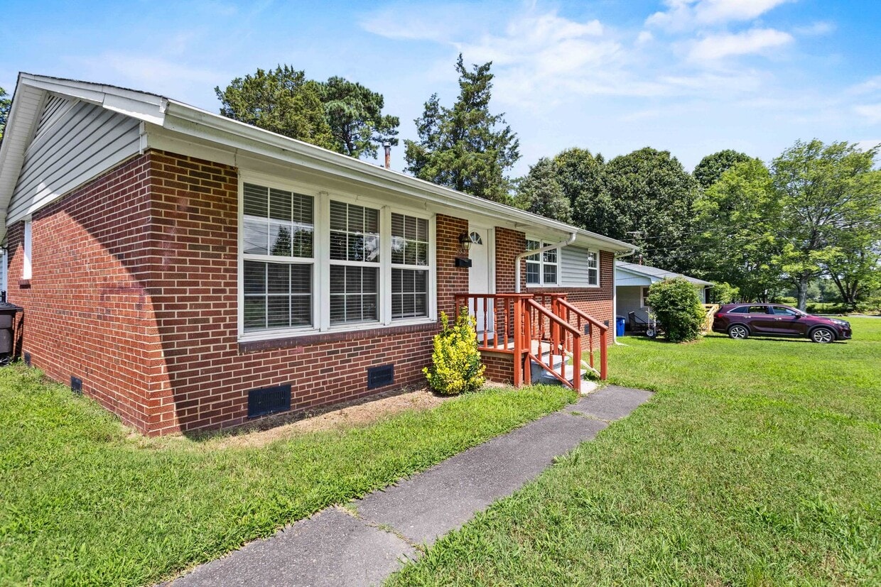 Primary Photo - 4-Bed, 2-Bath Home with Fenced Yard in Win...
