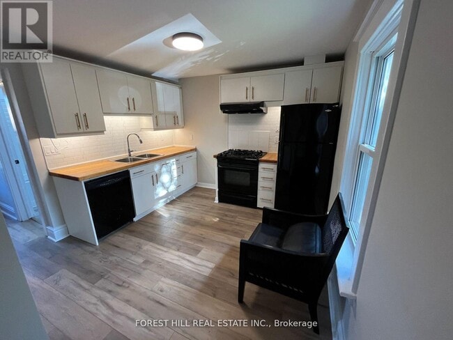 Building Photo - 324 Andrew St