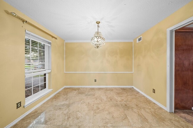 Foto del edificio - 6714 Brittany Park Ln